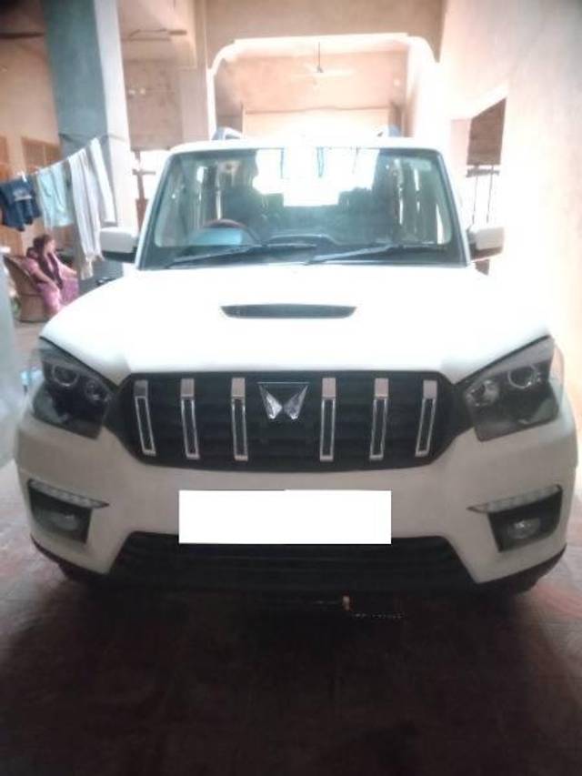 https://images10.gaadi.com/usedcar_image/4527911/original/processed_f9091432-e2d0-4982-853a-bf808f77b5fc.jpg?imwidth=6400