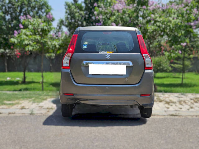 https://images10.gaadi.com/usedcar_image/4527915/original/processed_2fb9dc00ee2fd78dff55cd50ae645f21.png?imwidth=6402