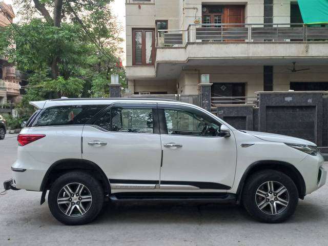 https://images10.gaadi.com/usedcar_image/4527917/original/0ad1661690ba86aba753318fb4a2ddf8.jpg?imwidth=6401