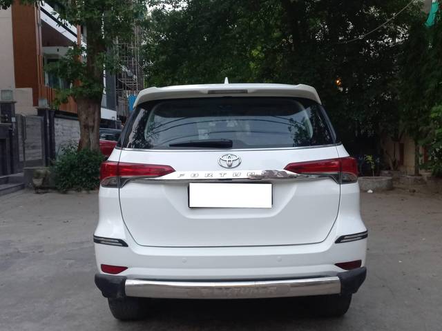 https://images10.gaadi.com/usedcar_image/4527917/original/processed_10c68c1c8231d6085d73187cb2954883.jpg?imwidth=6402