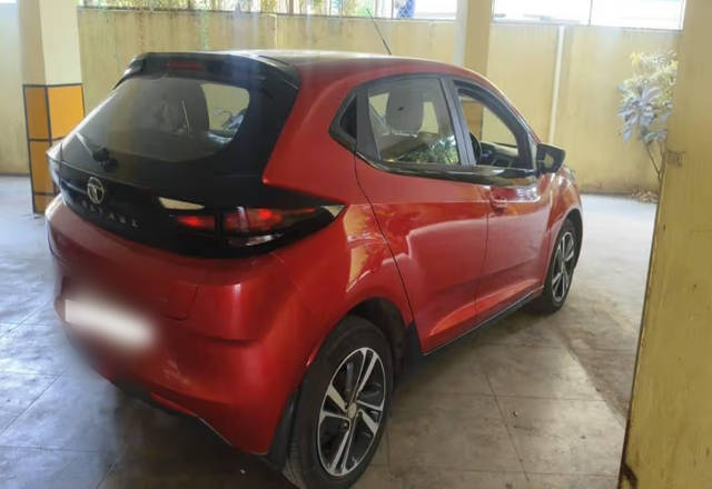 https://images10.gaadi.com/usedcar_image/4527927/original/7381a4ba-5ecc-4204-b265-79202b25e965.?imwidth=6401
