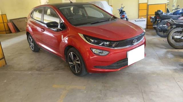 https://images10.gaadi.com/usedcar_image/4527927/original/processed_d4994d2c-4484-4162-8de1-29e05aaaf86d.jpg?imwidth=6400