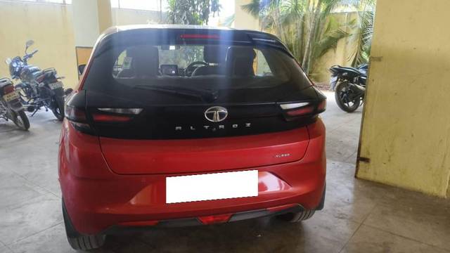 https://images10.gaadi.com/usedcar_image/4527927/original/processed_ee9dcc27-cad1-4f25-ad55-4e56705936b9.jpg?imwidth=6402