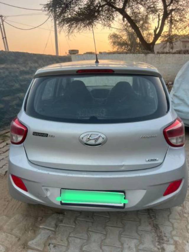 https://images10.gaadi.com/usedcar_image/4527928/original/processed_cb3d0997-2365-40f9-99a2-d6b627a18533.jpg?imwidth=6401
