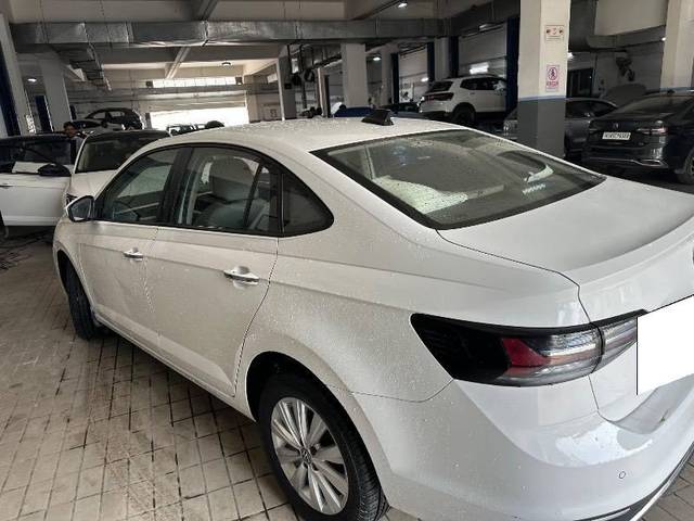 https://images10.gaadi.com/usedcar_image/4527932/original/processed_7255e366-afd4-458d-bc5e-272f80d54284.jpeg?imwidth=6401
