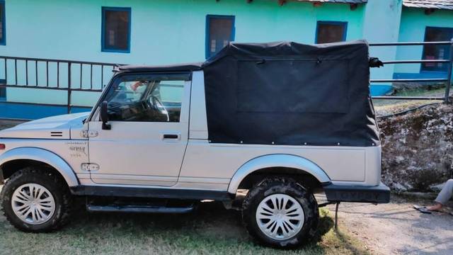 https://images10.gaadi.com/usedcar_image/4527946/original/processed_e479ce75-1840-47f2-af23-17c99e23c76f.jpg?imwidth=6401