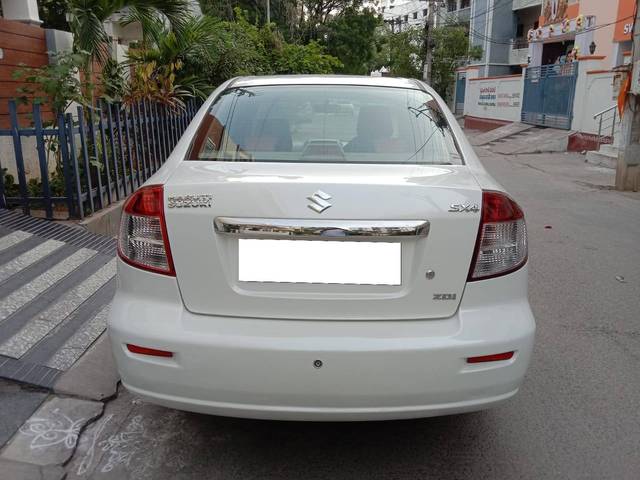 https://images10.gaadi.com/usedcar_image/4527989/original/processed_6c2cf16a489ca3ea9a35eafb3240917a.jpg?imwidth=6402