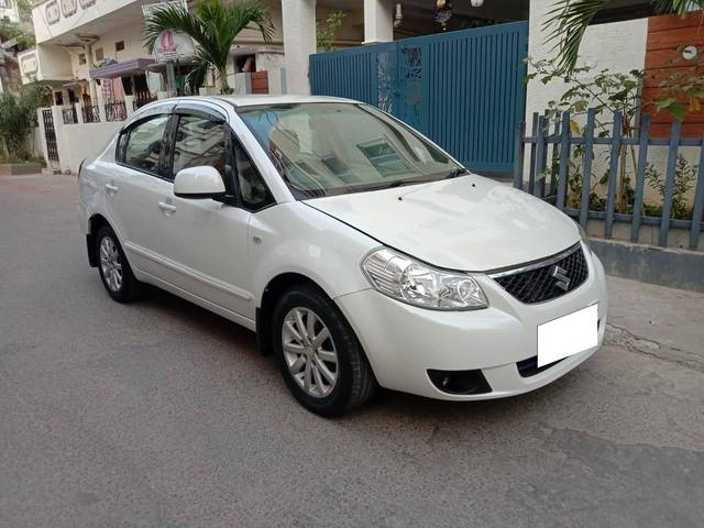 https://images10.gaadi.com/usedcar_image/4527989/original/processed_ea7a83d4725163a9a6a53cc044f4fac3.jpg?imwidth=6400