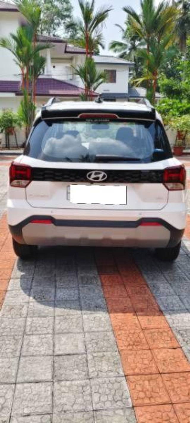 https://images10.gaadi.com/usedcar_image/4527990/original/processed_3dbe8d06-9972-4752-a521-5de5a404d1de.jpeg?imwidth=6402