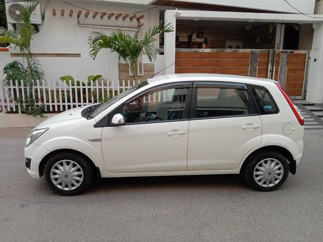 https://images10.gaadi.com/usedcar_image/4527991/original/processed_9c8727110601ba06dc541f150eb5bbe6.jpg?imwidth=6401