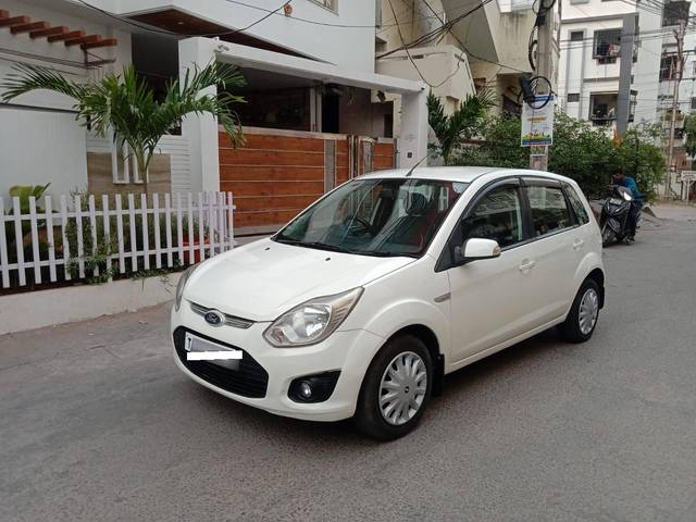 https://images10.gaadi.com/usedcar_image/4527991/original/processed_dc6bc81a3a014c5e08b8d95f2d7d38dd.jpg?imwidth=6402