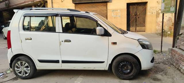 https://images10.gaadi.com/usedcar_image/4527999/original/processed_84087346-7c1d-4b68-8763-6379cc69c843.jpg?imwidth=6401