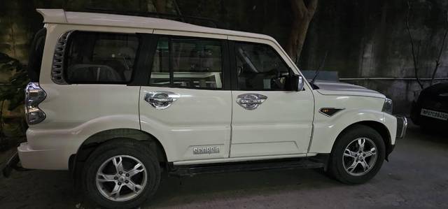 https://images10.gaadi.com/usedcar_image/4528035/original/processed_3fcd3774-28b3-4872-9df5-29cf028f0534.jpeg?imwidth=6400