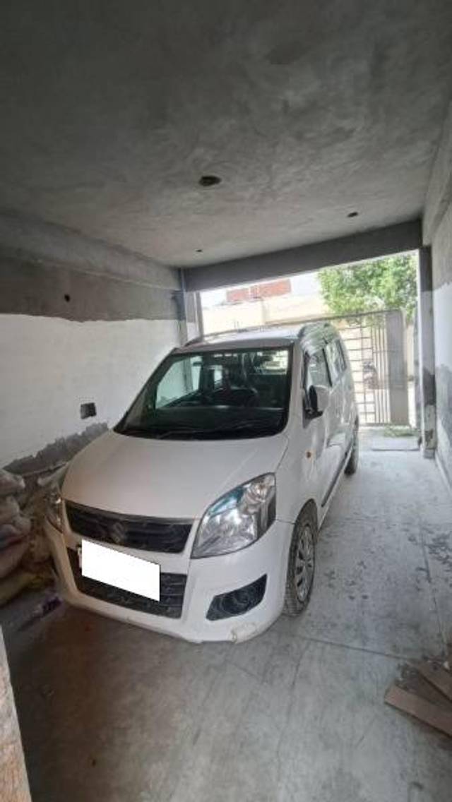 https://images10.gaadi.com/usedcar_image/4528052/original/processed_abb3965a-c888-47b9-8515-76a3b59d9542.jpg?imwidth=6400
