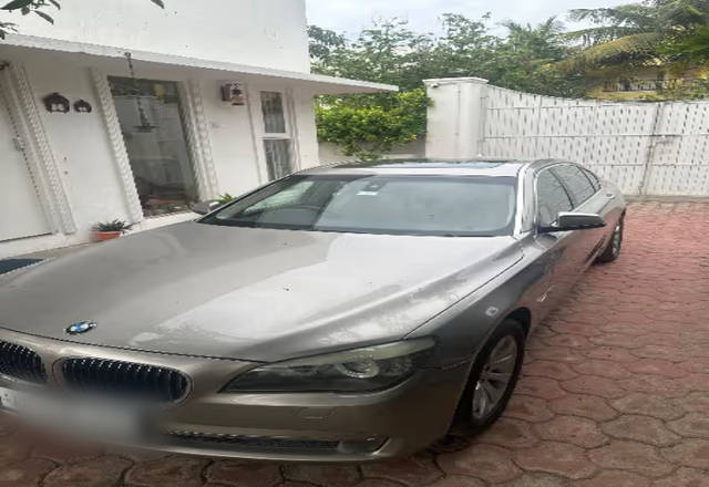 https://images10.gaadi.com/usedcar_image/4528081/original/8ee37a08-16aa-4ed5-881b-c880014cee36.?imwidth=6401