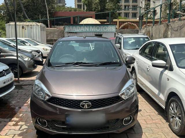https://images10.gaadi.com/usedcar_image/4528106/original/processed_e3a5d40b784d422d78caadb1a82b02f7.jpg?imwidth=6402