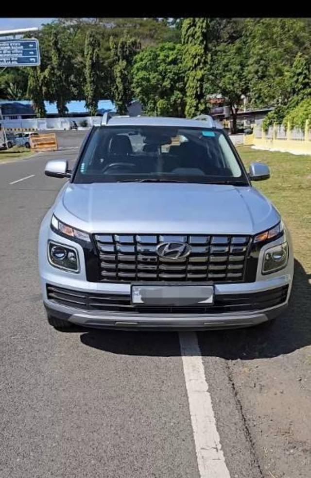 https://images10.gaadi.com/usedcar_image/4528108/original/processed_dc1fbe7f-10e7-4632-b7f6-e47befe23ceb.jpg?imwidth=6400