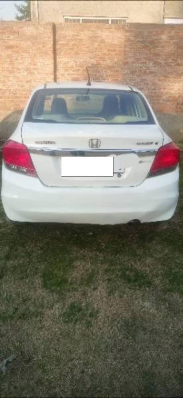 https://images10.gaadi.com/usedcar_image/4528111/original/processed_8220884a-2b07-4c90-b260-a5298c77b9fc.jpg?imwidth=6401