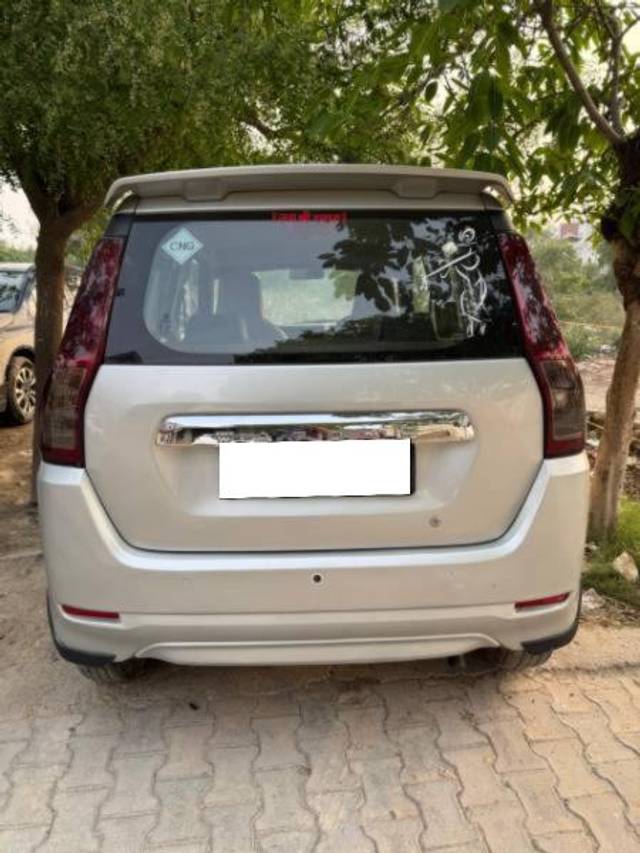 https://images10.gaadi.com/usedcar_image/4528112/original/processed_1798ba42-445d-4939-9d39-902b5cad2c1f.jpg?imwidth=6401