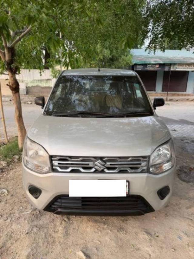 https://images10.gaadi.com/usedcar_image/4528112/original/processed_processed_3bd66315-7835-4ab0-8925-0ea797fe92df.jpg?imwidth=6400