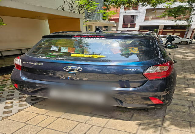 https://images10.gaadi.com/usedcar_image/4528148/original/564214bf-b154-409b-946c-8000c00dce37.?imwidth=6402