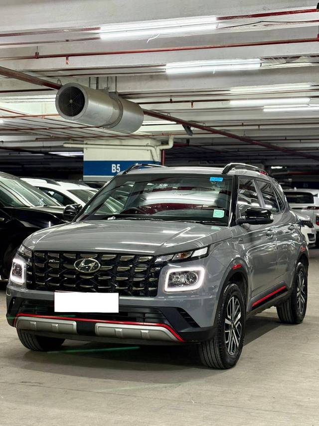 https://images10.gaadi.com/usedcar_image/4528180/original/processed_0f8bb92331f18c2324952ff4bdbdb89d.jpg?imwidth=6402