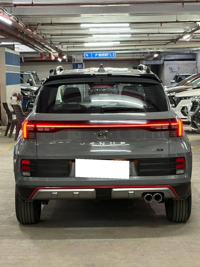 https://images10.gaadi.com/usedcar_image/4528180/original/processed_a7a93ff08eba62e2e01f2d363d4dc3cd.jpg?imwidth=6401