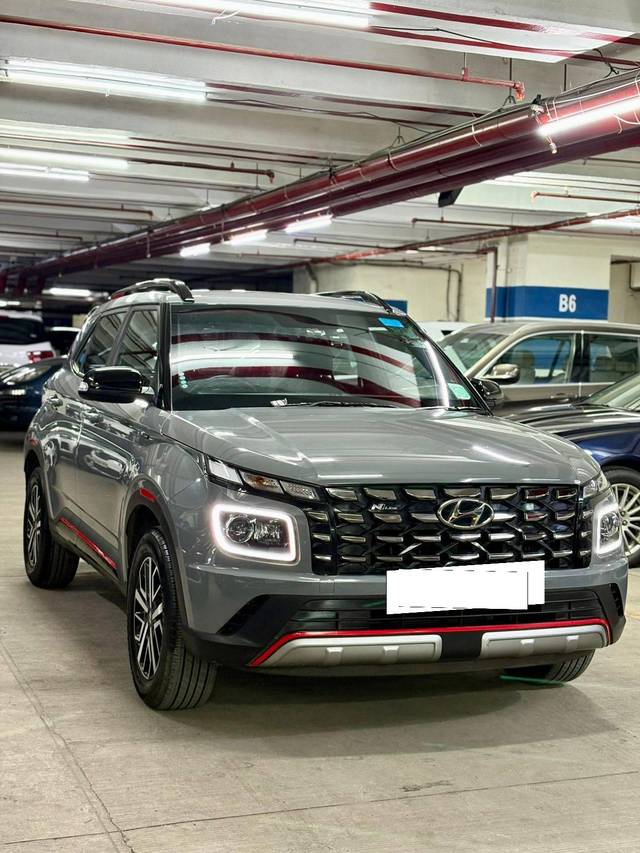 https://images10.gaadi.com/usedcar_image/4528180/original/processed_bcde503e3f5d97d1d66f02e955ddfb86.jpg?imwidth=6400