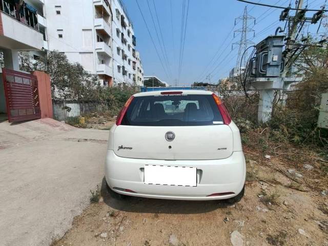 https://images10.gaadi.com/usedcar_image/4528188/original/processed_f7d7f627-4eff-4acd-9267-f93e7a20c356.jpeg?imwidth=6402