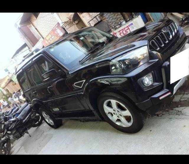 https://images10.gaadi.com/usedcar_image/4528196/original/processed_45f00fa2-1612-460b-adbd-272d3e115d67.jpg?imwidth=6402