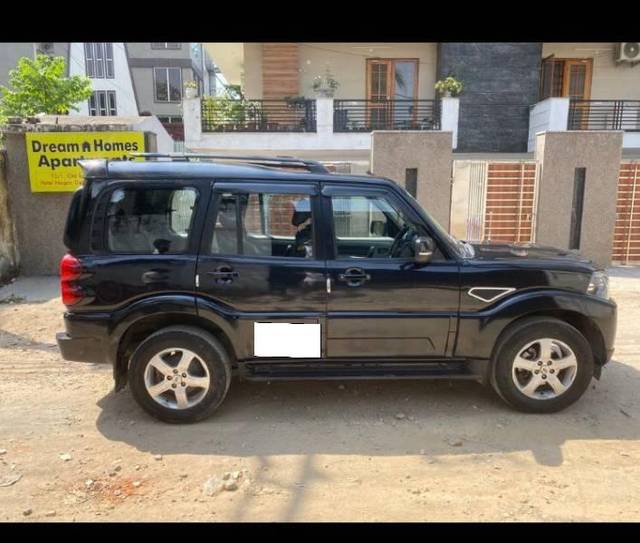 https://images10.gaadi.com/usedcar_image/4528196/original/processed_ec5168ec-e3ec-489b-bd38-6948b665cf27.jpg?imwidth=6400