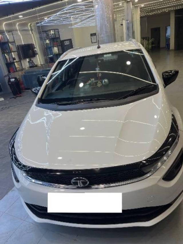https://images10.gaadi.com/usedcar_image/4528240/original/processed_06caece7-d555-439d-b912-b663c267eb85.jpeg?imwidth=6400