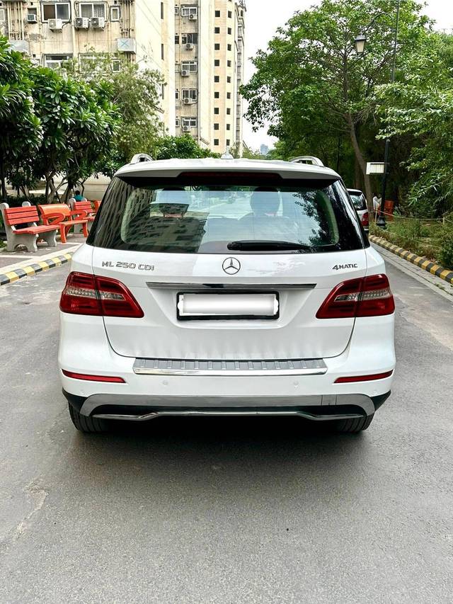 https://images10.gaadi.com/usedcar_image/4528241/original/processed_a6d121d8747e3cc8ef5267d59c348963.jpg?imwidth=6402
