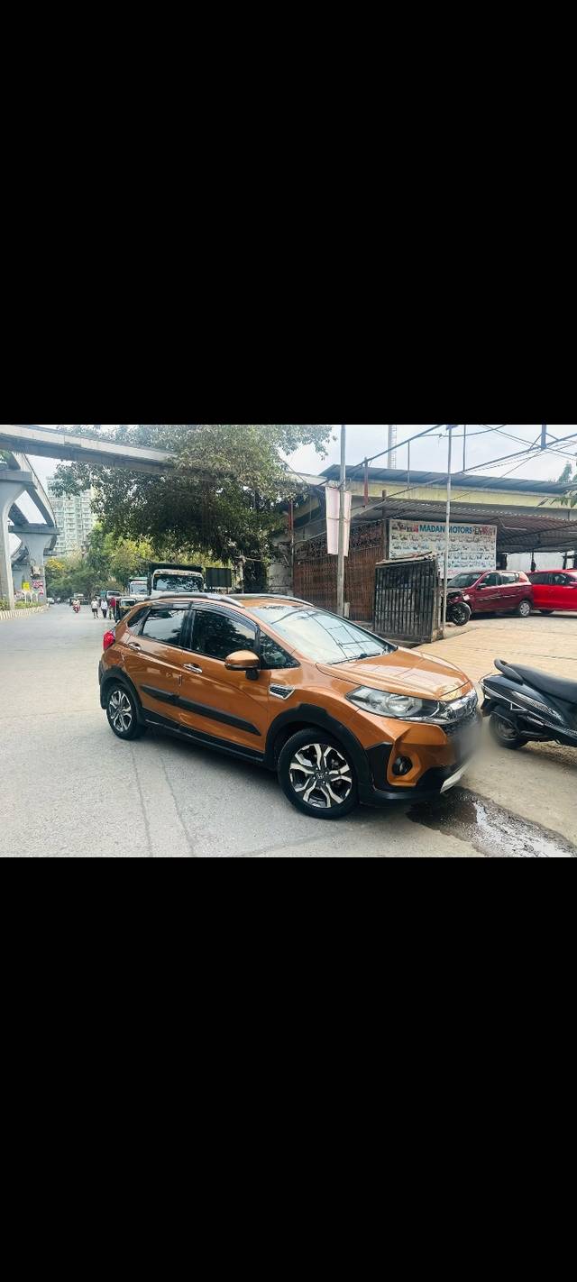 https://images10.gaadi.com/usedcar_image/4528281/original/c7ff50cc18470af083c8ecf9d29cc320.jpg?imwidth=6402