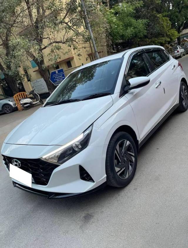 https://images10.gaadi.com/usedcar_image/4528288/original/processed_8eb87c8f-fa2e-46b8-a527-e79afaf797e9.jpg?imwidth=6400