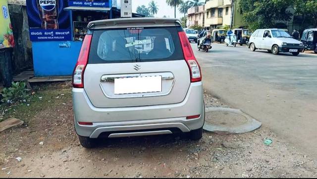 https://images10.gaadi.com/usedcar_image/4528291/original/processed_9721536b-2872-4a42-90d9-07e1cff3cb35.jpg?imwidth=6401