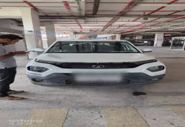 https://images10.gaadi.com/usedcar_image/4528297/original/4461ed11-8f0a-4d49-b0f1-e1837a54bce5.?imwidth=6400