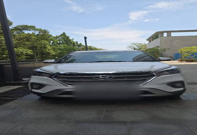https://images10.gaadi.com/usedcar_image/4528322/original/3d9716fc-78a9-446d-bd04-9b3f21dc646a.?imwidth=6400