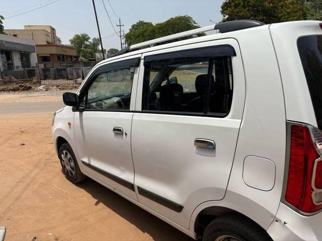 https://images10.gaadi.com/usedcar_image/4528345/original/processed_175775a3-010c-4dfc-9f55-e9b1777a493f.jpg?imwidth=6401