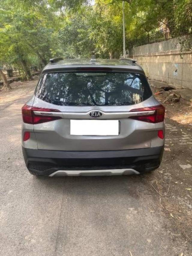 https://images10.gaadi.com/usedcar_image/4528366/original/processed_342fbb5e-b3fa-4083-a630-3373d82a81c9.jpeg?imwidth=6401