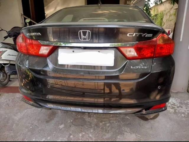 https://images10.gaadi.com/usedcar_image/4528386/original/processed_0454c409-2e8c-474e-ae1a-014d9d4cfb62.jpg?imwidth=6401
