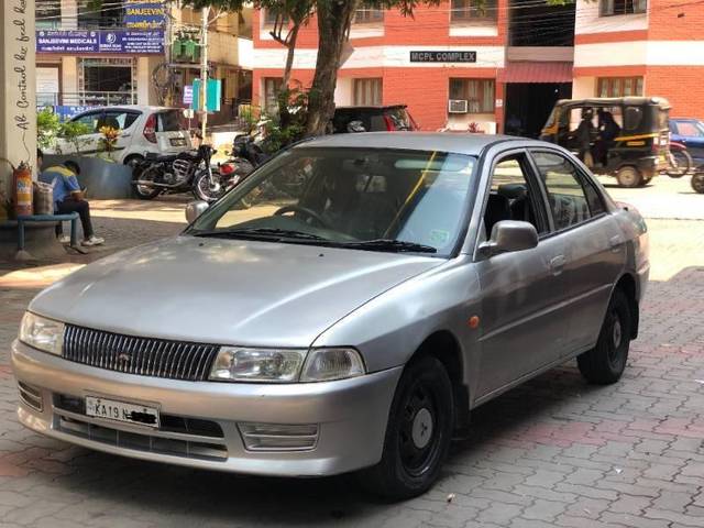 https://images10.gaadi.com/usedcar_image/4528390/original/processed_fa68e75b-bc0b-4bc2-8a43-82ed553cd920.jpg?imwidth=6402