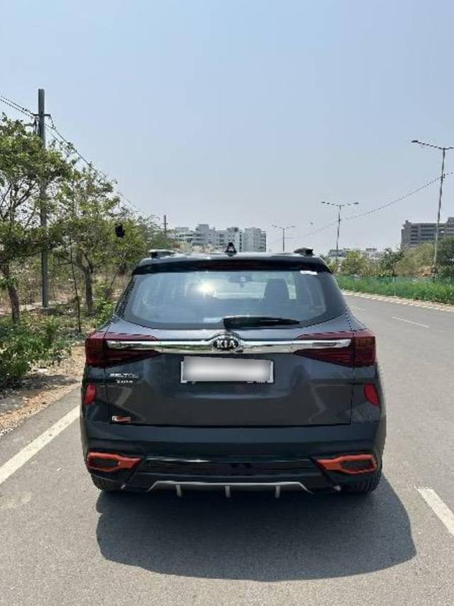 https://images10.gaadi.com/usedcar_image/4528401/original/processed_12a2a8be-67d0-4705-a46a-5ef8bc31d042.jpeg?imwidth=6402