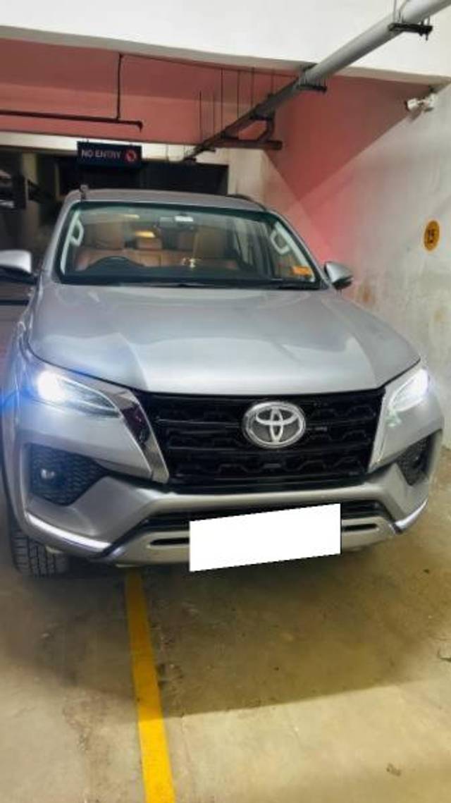 https://images10.gaadi.com/usedcar_image/4528412/original/processed_4157dd49-0a01-4c40-a29d-c3616bd5d02c.jpeg?imwidth=6400