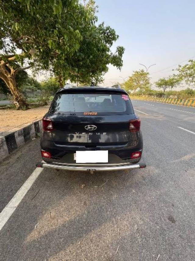 https://images10.gaadi.com/usedcar_image/4528428/original/processed_668e257c-cd5f-4728-9b8f-575ef1530455.jpeg?imwidth=6401