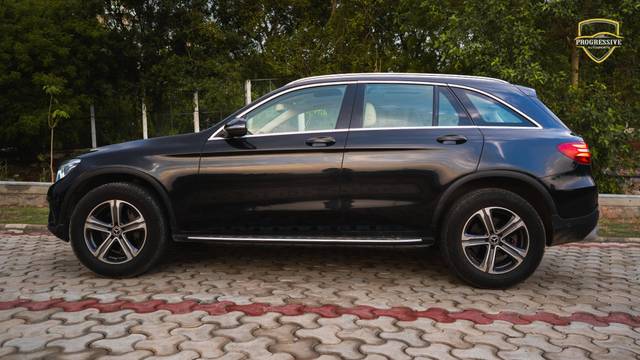 https://images10.gaadi.com/usedcar_image/4528468/original/processed_ae4dddb431a6c3c93fc6442832591799.jpg?imwidth=6402