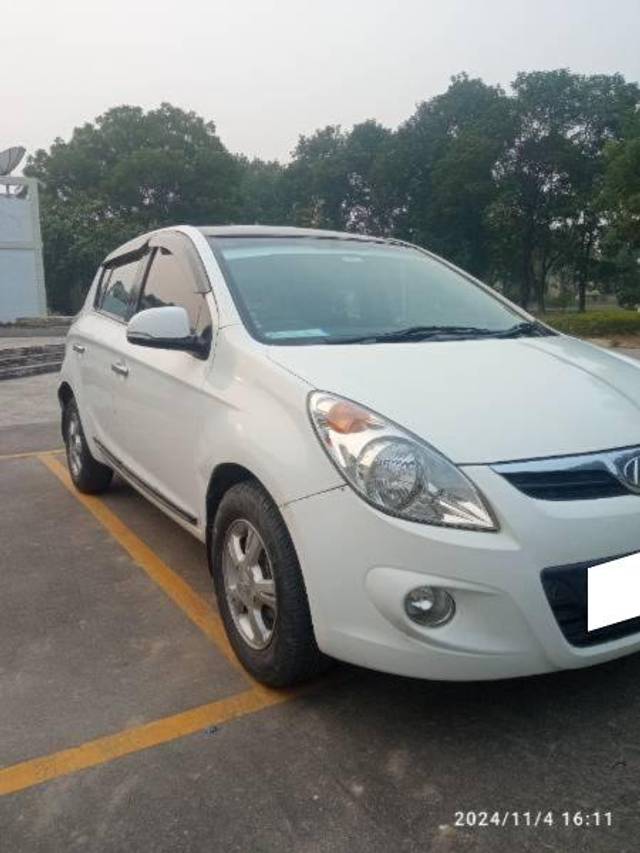 https://images10.gaadi.com/usedcar_image/4528490/original/processed_2c426bac-aa50-43cd-97c0-a3413ccb0cf2.jpg?imwidth=6400