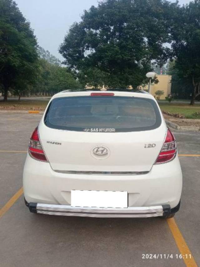 https://images10.gaadi.com/usedcar_image/4528490/original/processed_422c11df-b4d4-43bb-a32f-c0f20c79233b.jpg?imwidth=6401