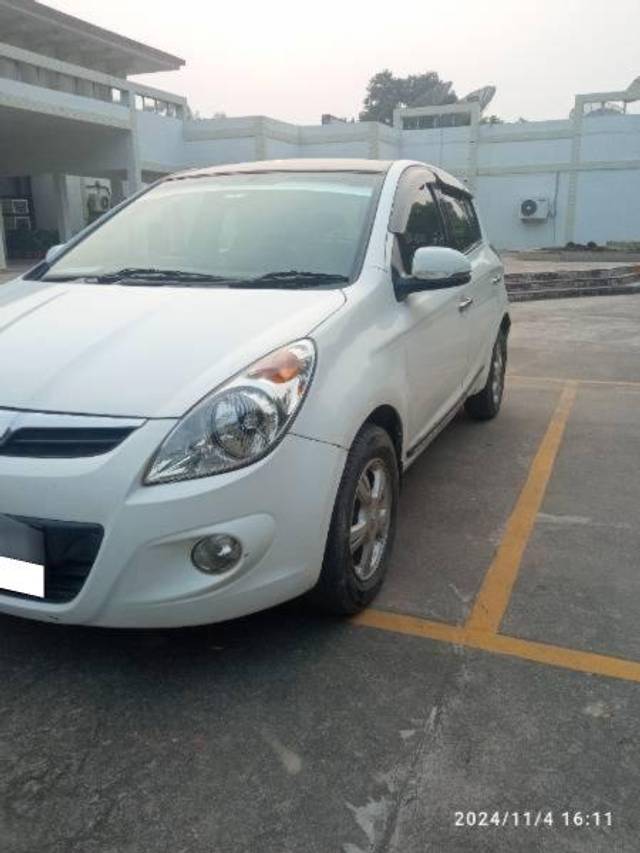 https://images10.gaadi.com/usedcar_image/4528490/original/processed_c3d8122c-3def-461e-b8f3-45e6d6da8dc2.jpg?imwidth=6402
