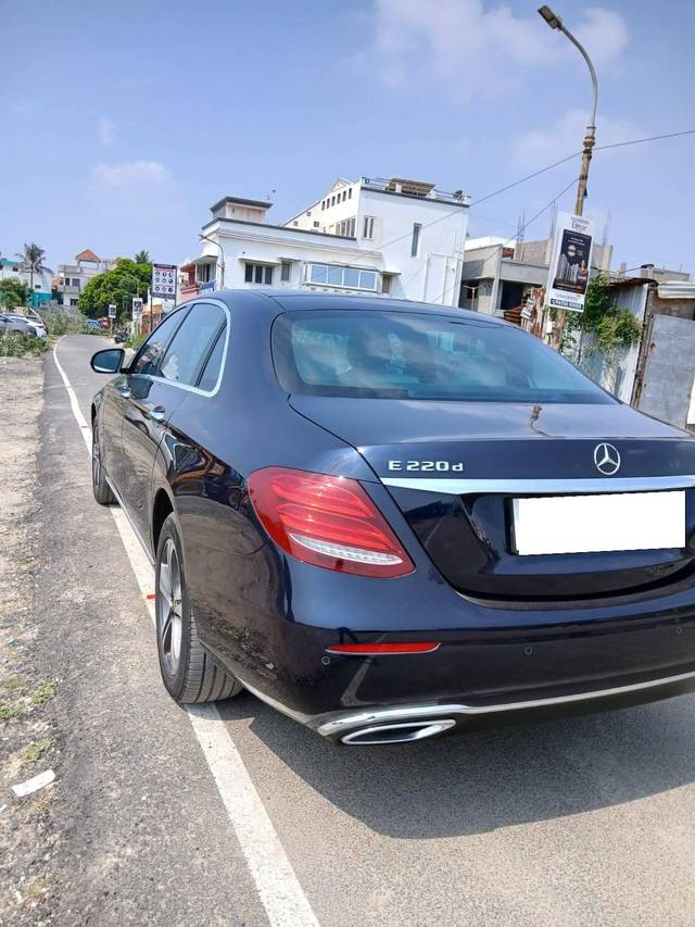 https://images10.gaadi.com/usedcar_image/4528504/original/processed_0e01e6dcb0781b717c0d5f9bcb4937cc.jpg?imwidth=6402